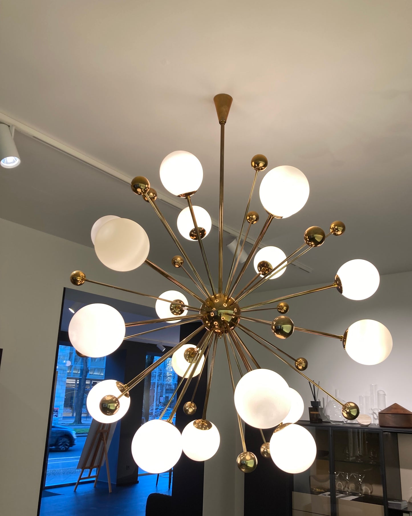 Magic Circus Éditions Chandelier 01