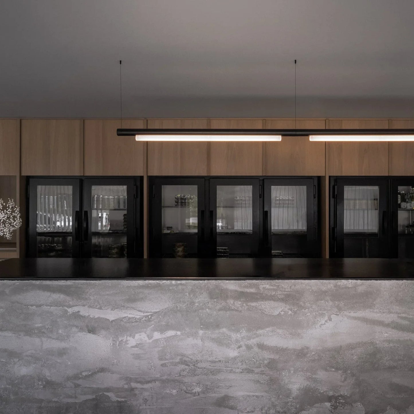 A-N-D - Pipeline linear Hängeleuchte - sarto Tailored Interiors Group