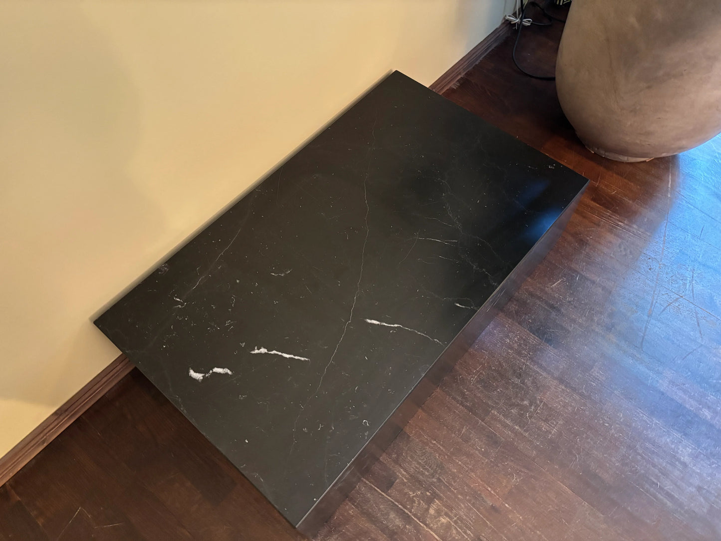 Audo Copenhagen - Audo Copenhagen Plinth Low Couchtisch - Couchtische - Sarto Group