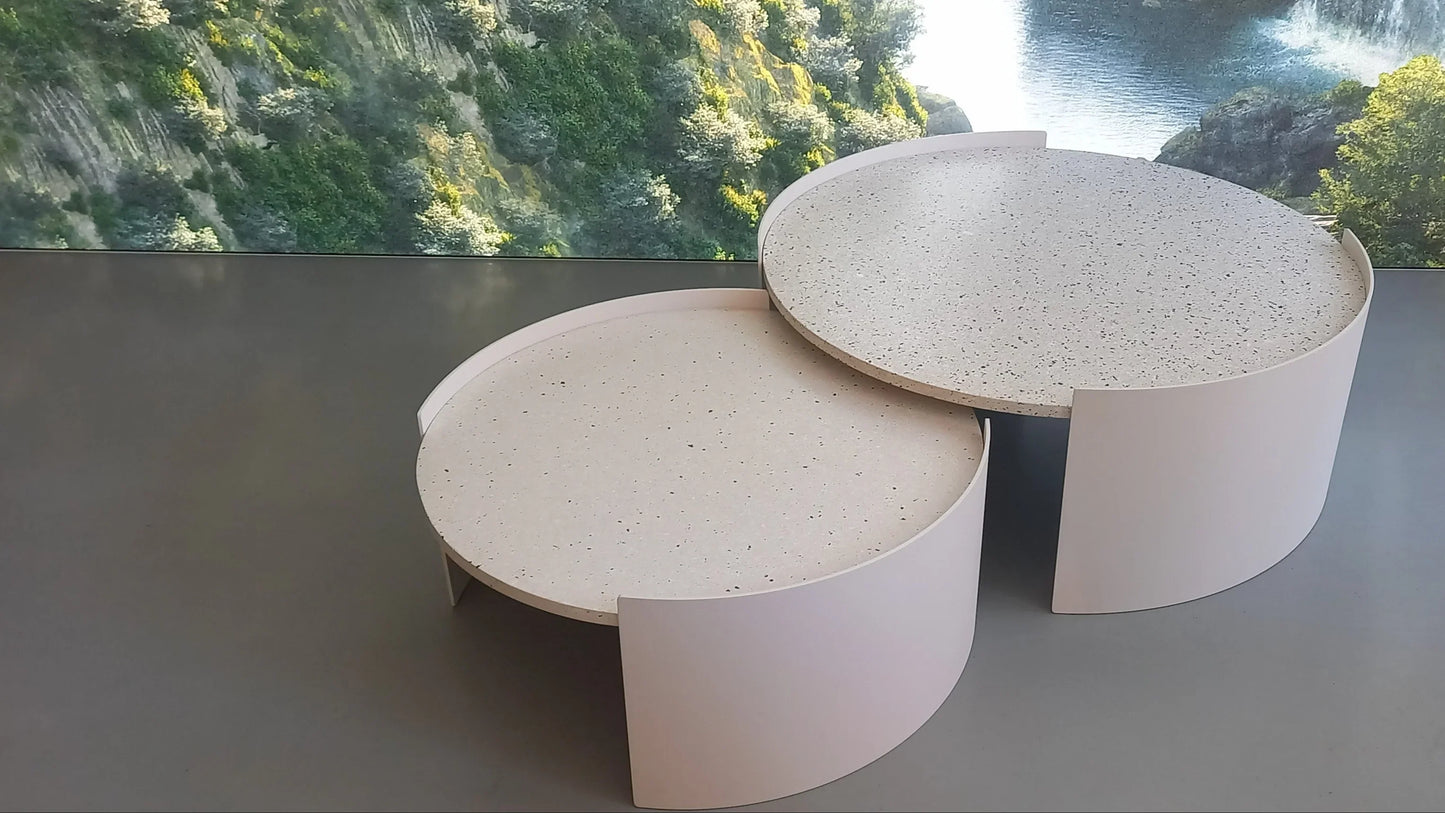 Cassina - Cassina Outdoor Beistelltisch Bowy 554 - Ø 70 - Gartentische - Sarto Group