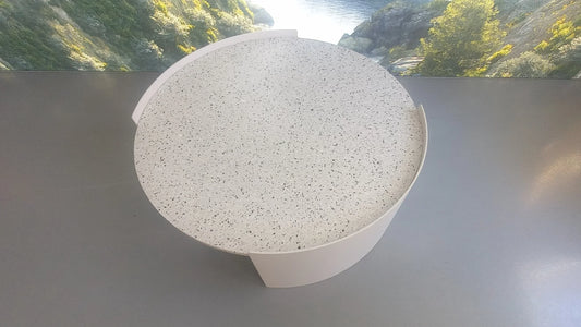 Cassina - Cassina Outdoor Beistelltisch Bowy 554 - Ø 90 - Gartentische - Sarto Group