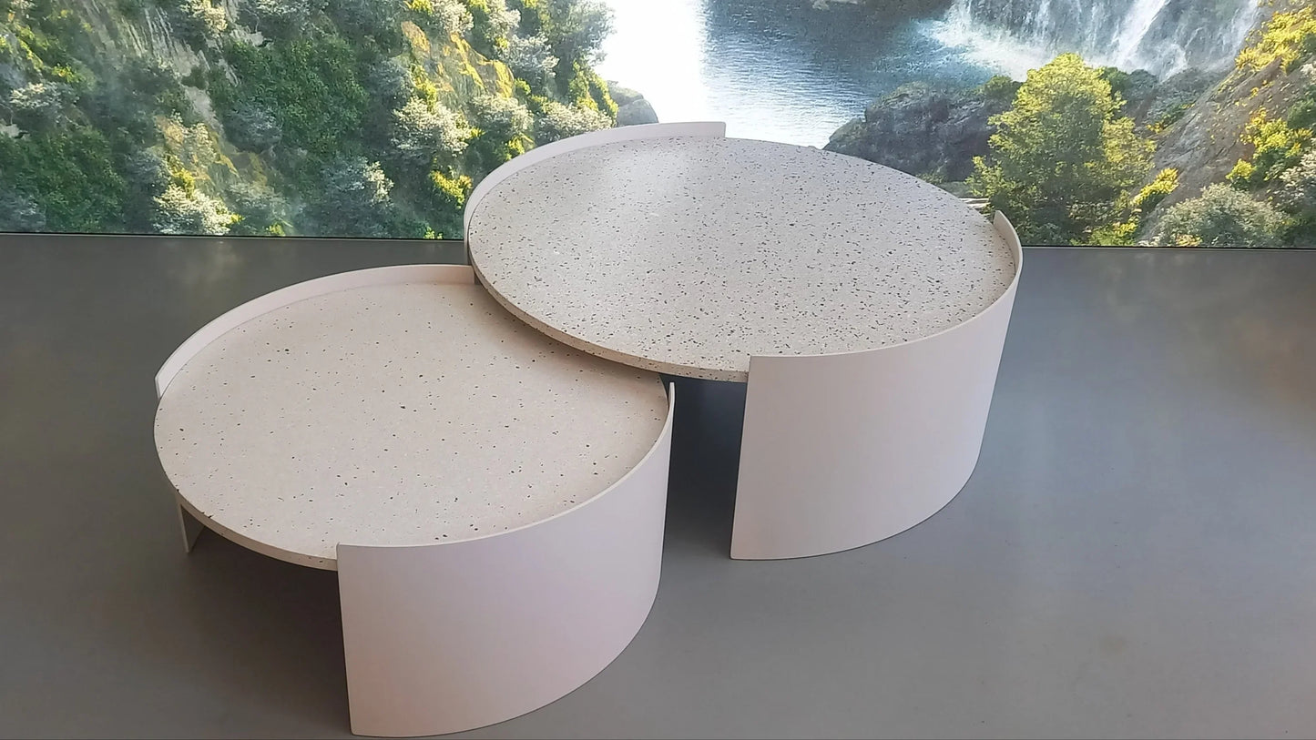 Cassina - Cassina Outdoor Beistelltisch Bowy 554 - Ø 90 - Gartentische - Sarto Group