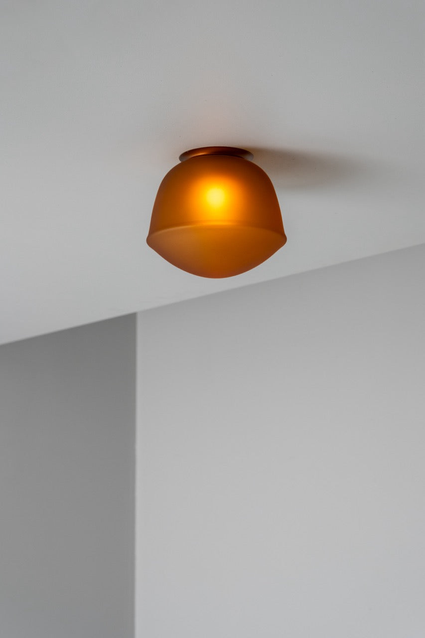 Contour ceiling/wall light