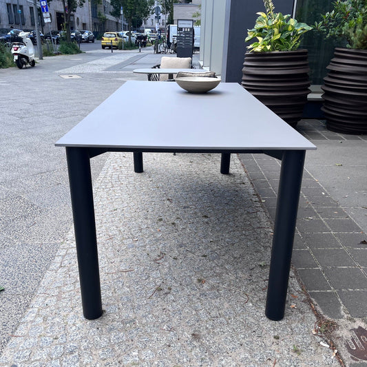 Kristalia Outdoor Bodoni Esstisch