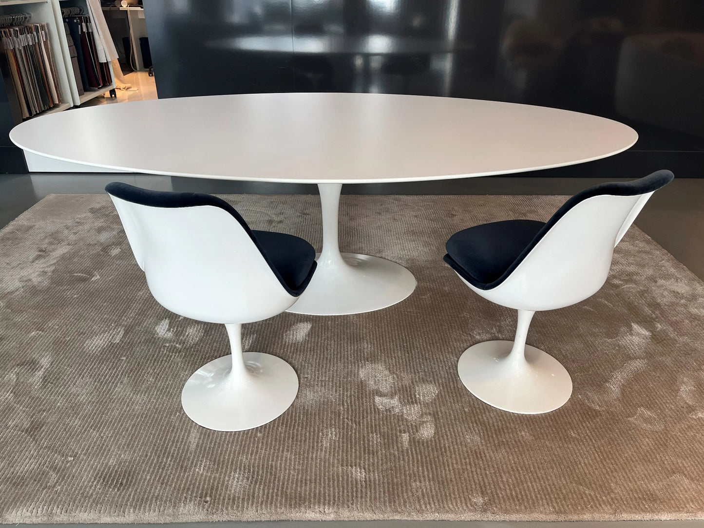 Knoll International - Saarinen Stuhl - sarto Tailored Interiors Group