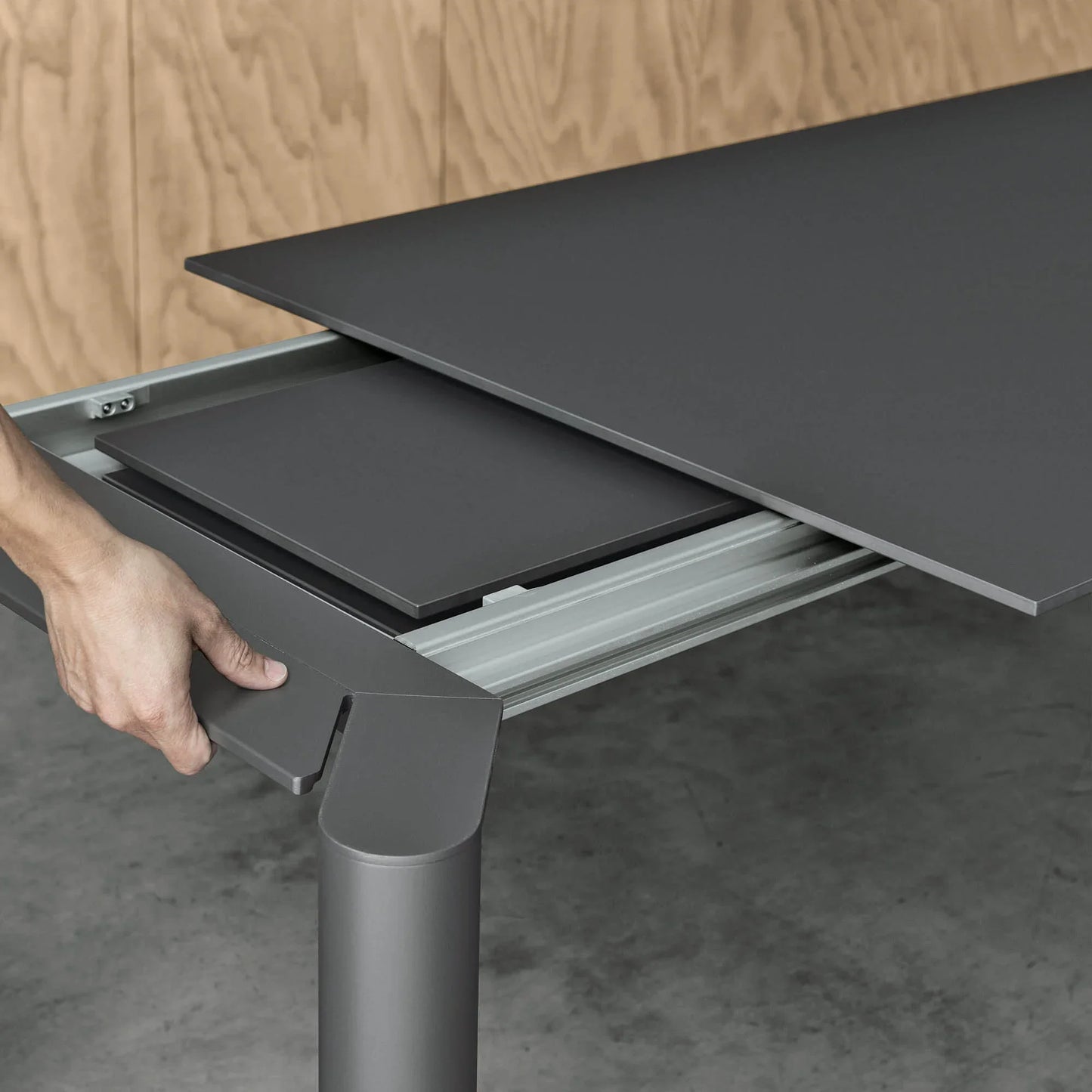 Kristalia - Bodoni Outdoor Tisch - sarto Tailored Interiors Group
