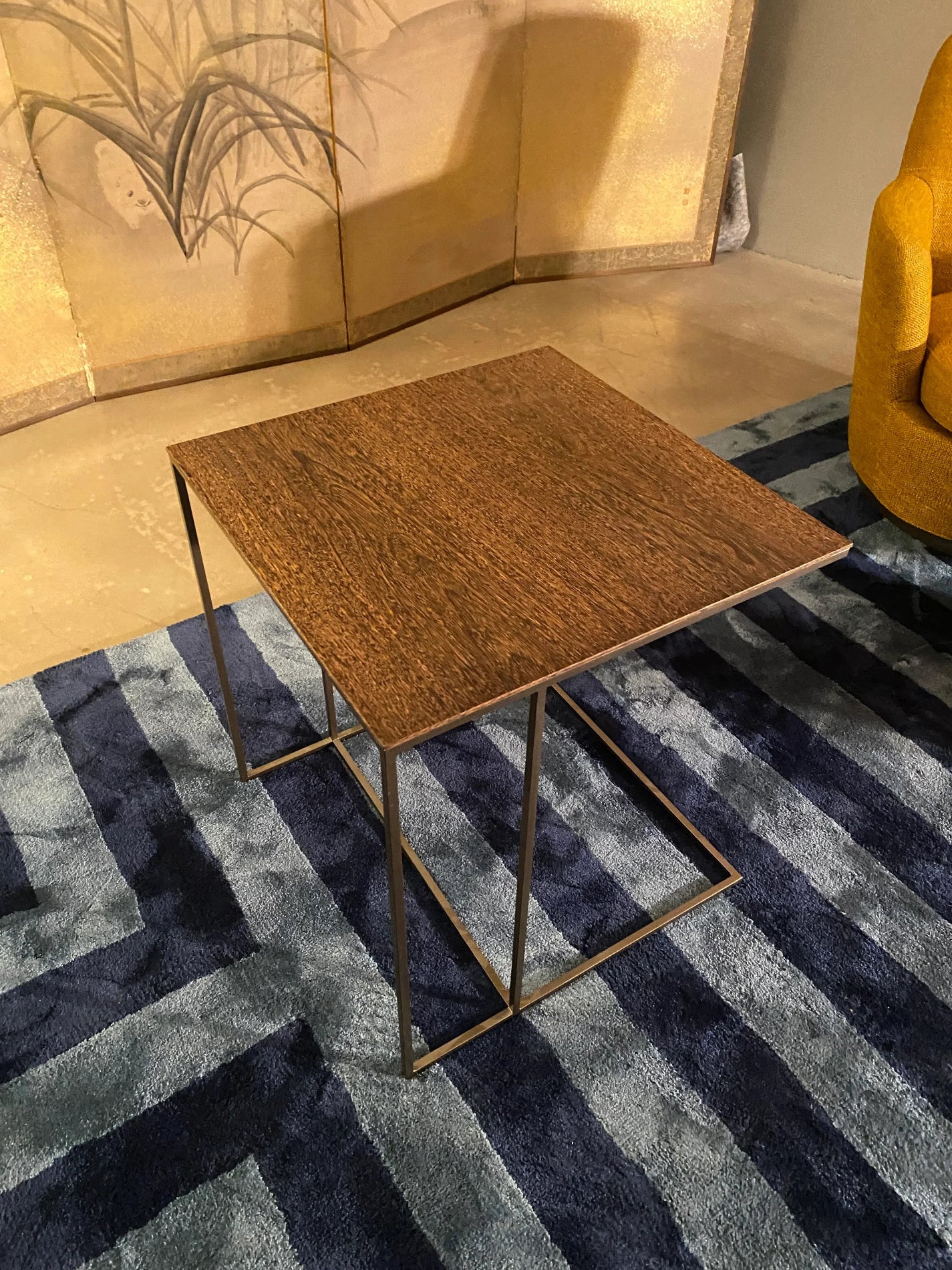 Minotti - LEGER Bronze Beistelltisch | Holzplatte - sarto Tailored Interiors Group