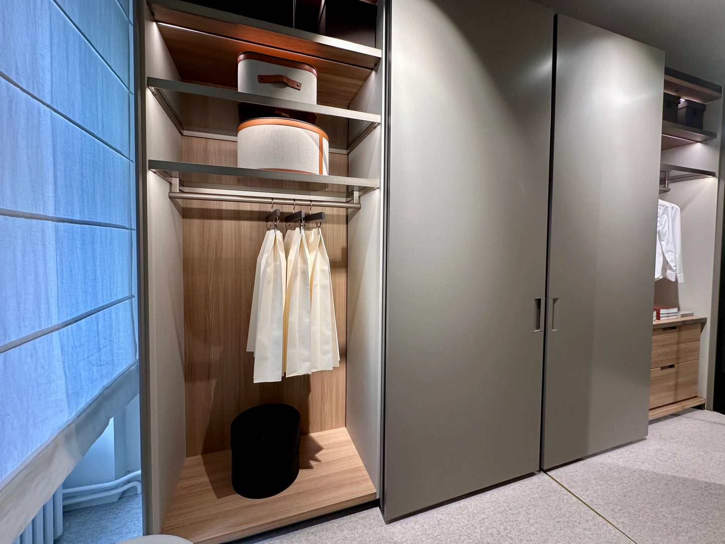 Poliform - Poliform SENZAFINE PLUS Complanare Ankleide - sarto Group