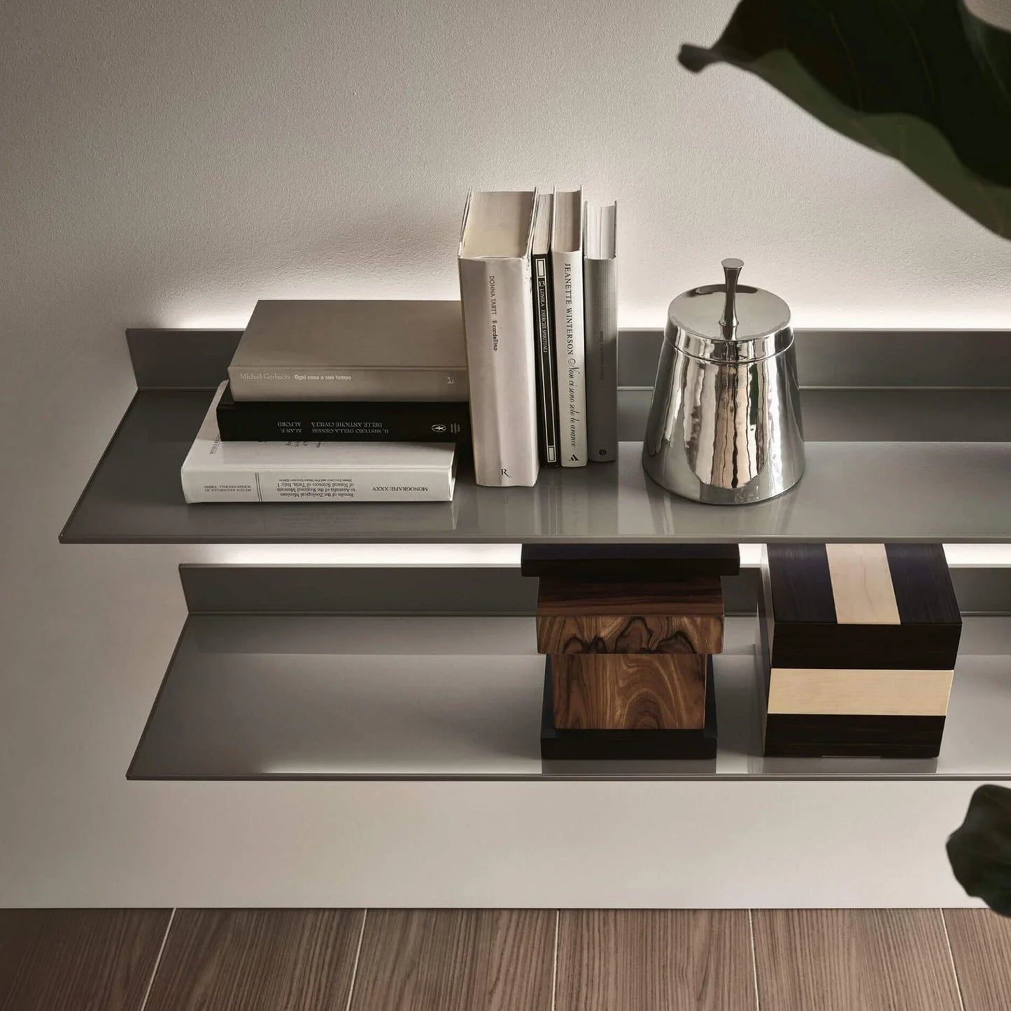 Rimadesio - EOS Wandregal mit LED Beleuchtung - sarto Tailored Interiors Group