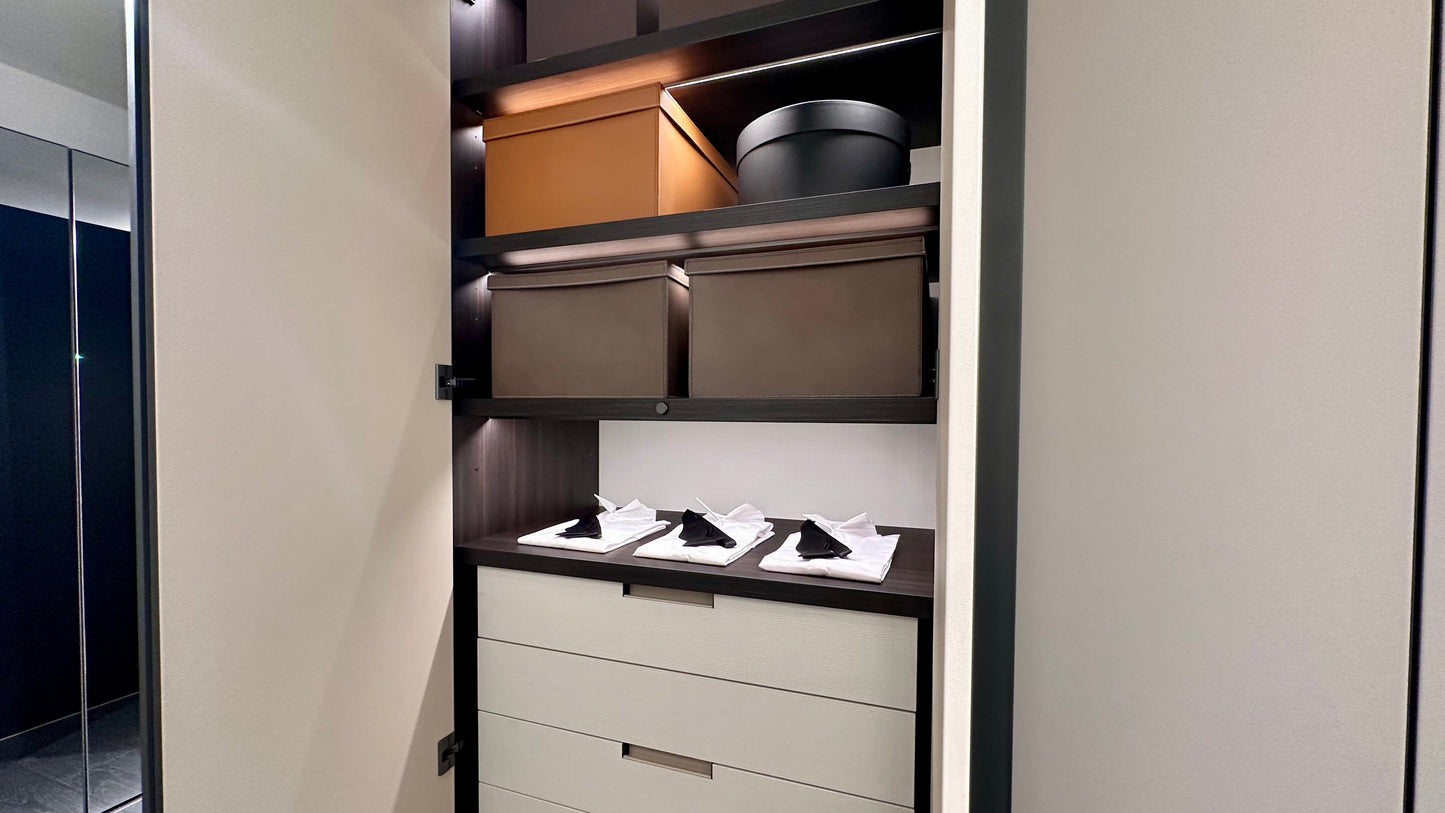 Poliform SENZAFINE COVER Wardrobe with hinged doors