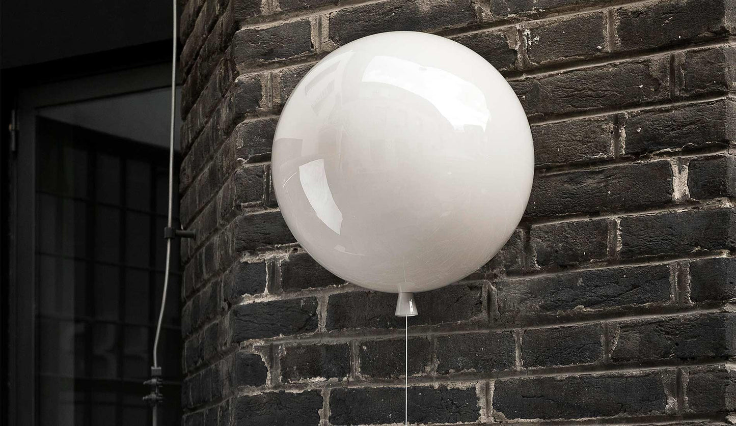 Brokis - Brokis Memory Wandleuchte | Glänzend Opal - Wandleuchten - Sarto Group