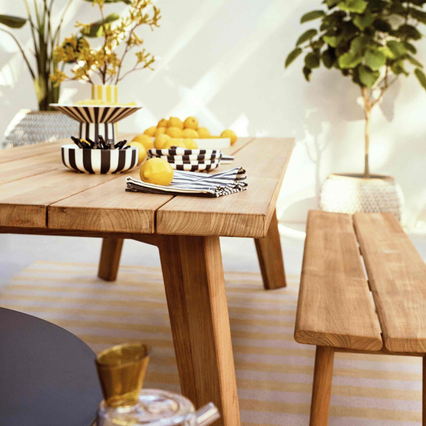Dedon - Solyd Tisch - sarto Tailored Interiors Group