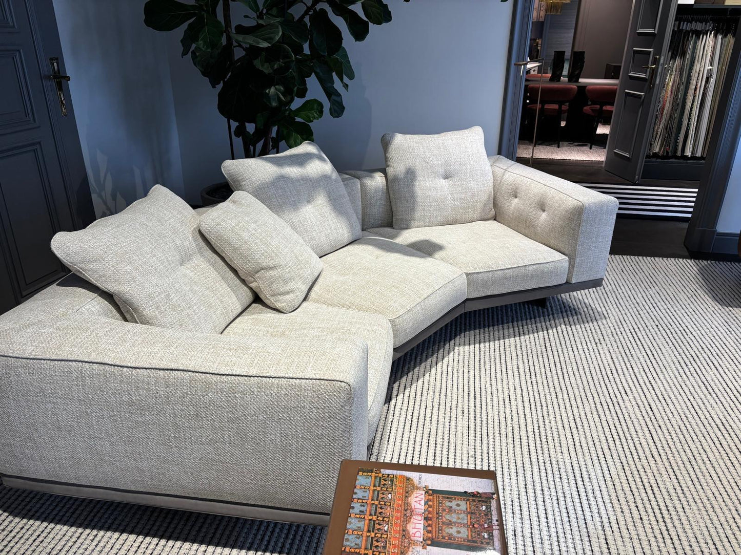 Minotti - Minotti Dylan Lounge Theatre Sofa - sarto Group