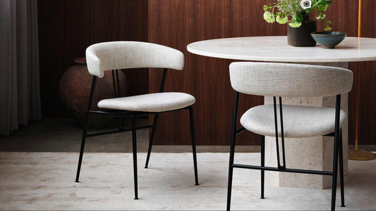 Gubi - GUBI Violin Dining Stuhl | Vollgepolstert - sarto Tailored Interiors Group