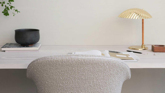 Gubi - GUBI 5321 Tischleuchte | Messing - sarto Tailored Interiors Group