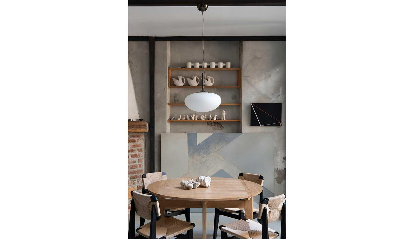 GUBI - GUBI C-Chair Dining Stuhl | Eiche schwarz - Stühle - Sarto Group