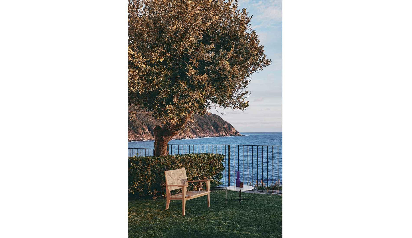 GUBI - GUBI F-Chair Outdoor Loungesessel | Natur Teak - Gartensessel - Sarto Group