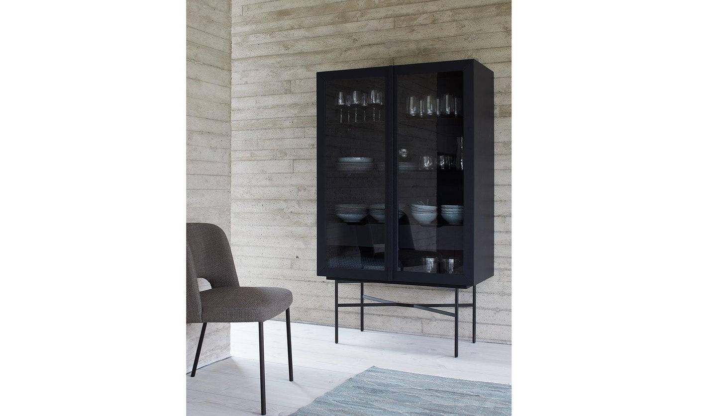 More - MORE HARRI Vitrine | Eiche wengefarben mattlackiert - Vitrinen - Sarto Group