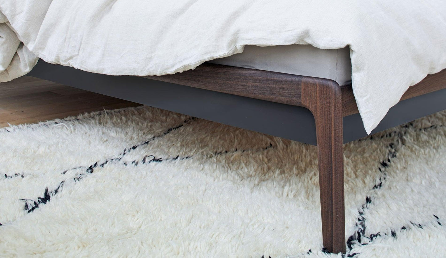 More - MORE SOVA Bett | Amerikanischer Nussbaum geölt - Betten - Sarto Group
