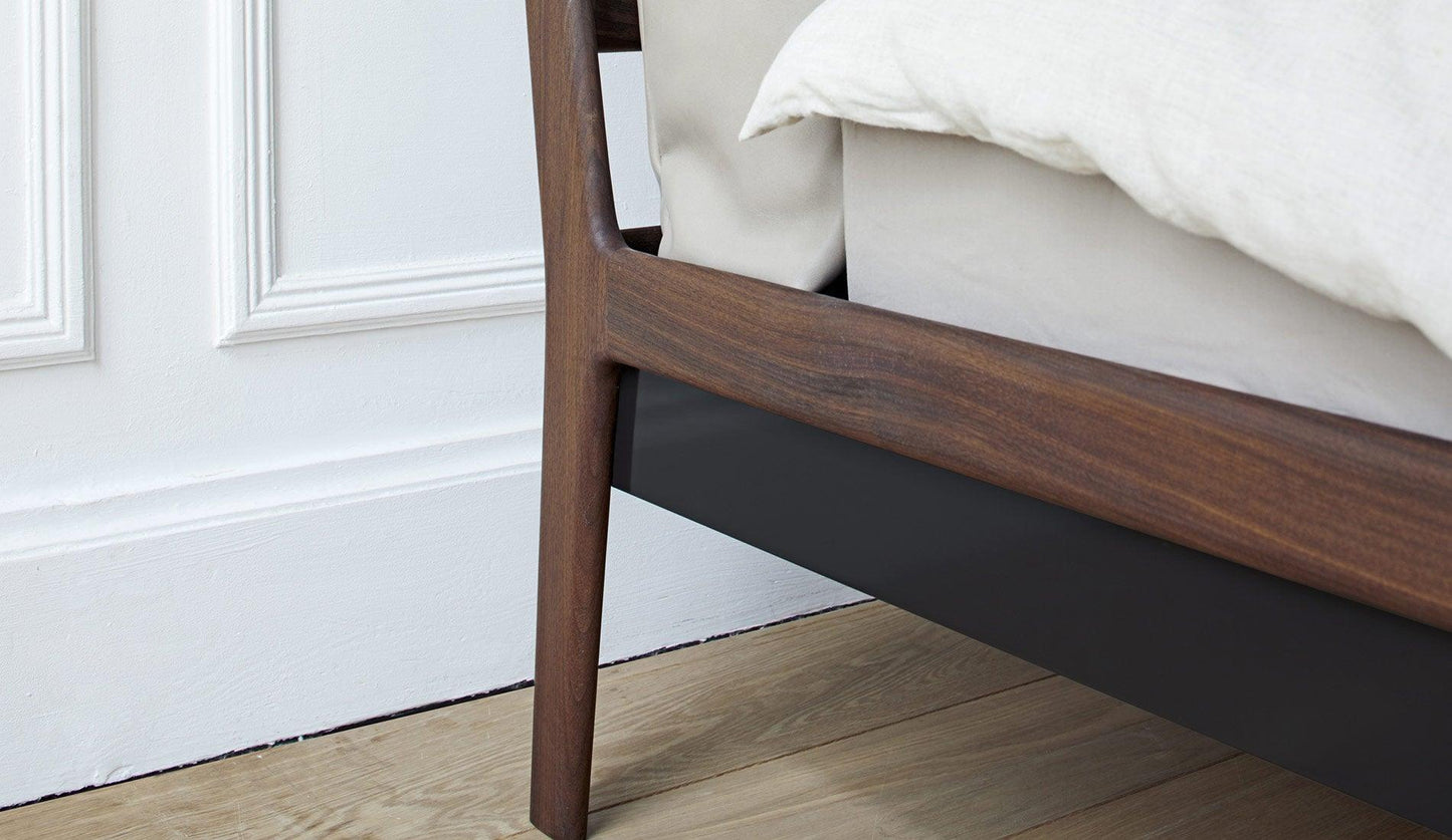 More - MORE SOVA Bett | Amerikanischer Nussbaum geölt - Betten - Sarto Group