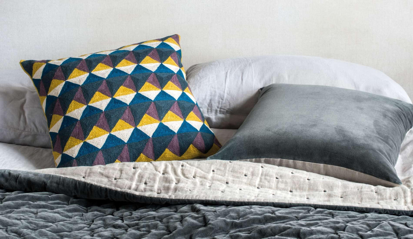Niki Jones - Niki Jones Velvet Linen Kissen | Slate - sarto Tailored Interiors Group