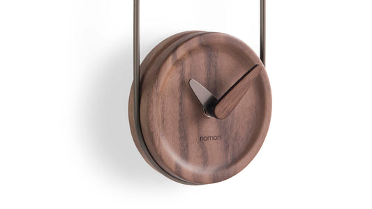 Nomon - Nomon Micro Eslabon Wanduhr | Nussbaum - Graphit - sarto Tailored Interiors