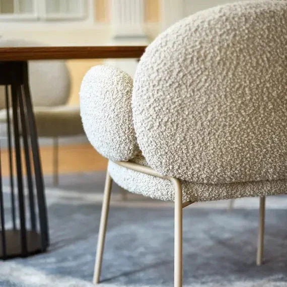 Freifrau - Nana Armlehnstuhl - sarto Tailored Interiors Group