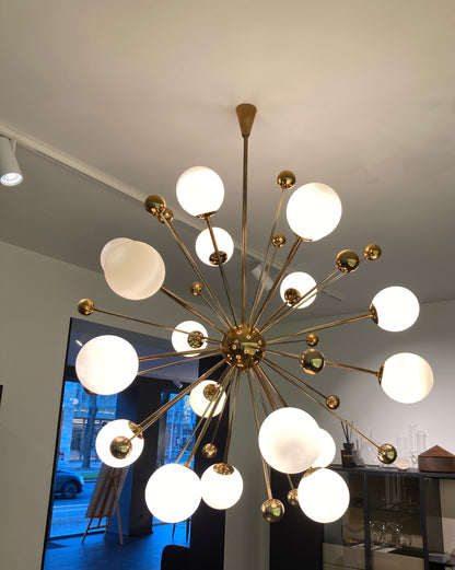 Magic Circus Éditions Chandelier 01