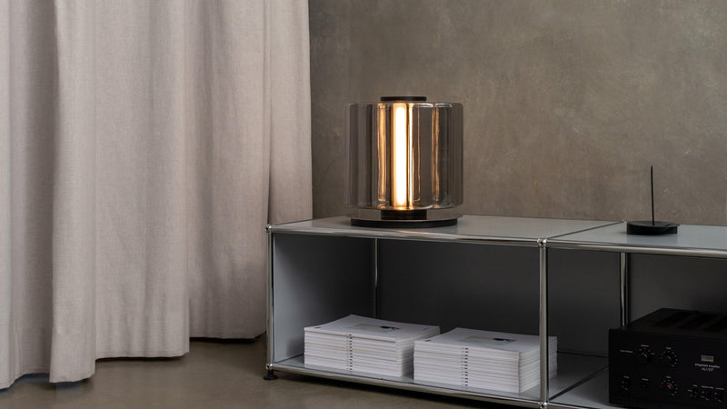 A-N-D - Column 300 - T Tischleuchte - sarto Tailored Interiors Group