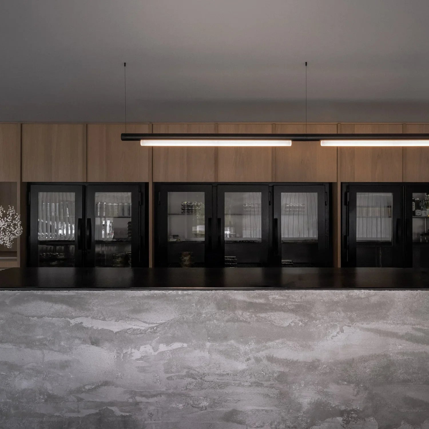 A-N-D - Pipeline linear Hängeleuchte - sarto Tailored Interiors Group