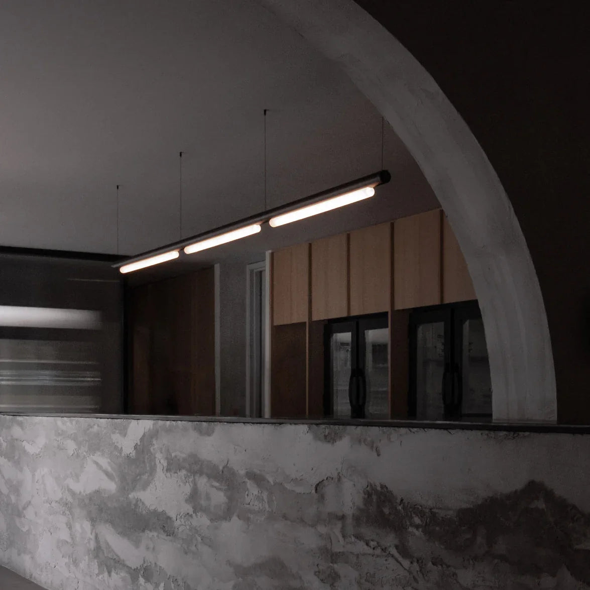 A-N-D - Pipeline linear Hängeleuchte - sarto Tailored Interiors Group