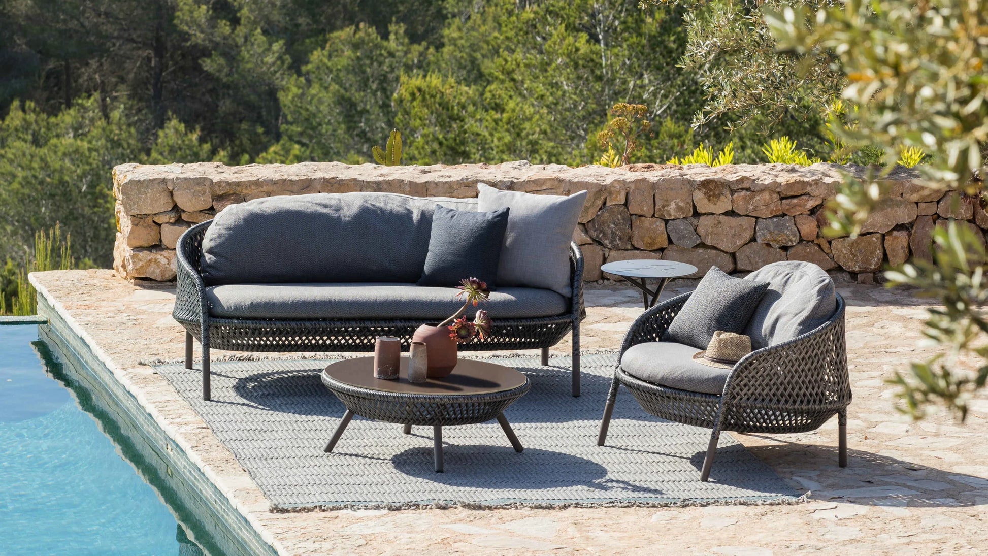 Dedon - Ahnda Outdoor Beistelltisch - Gartentische - Sarto Group