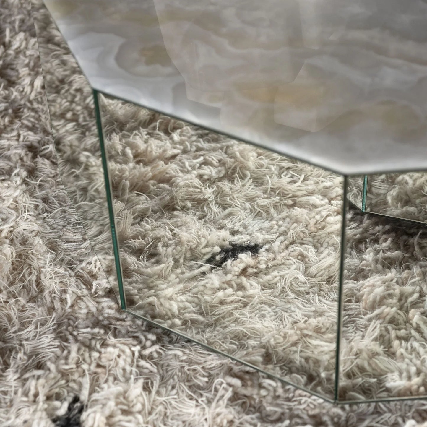 Tacchini - Colonna Couchtisch - sarto Tailored Interiors Group