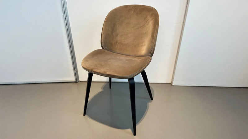 Gubi - Beetle Stuhl - sarto Tailored Interiors Group