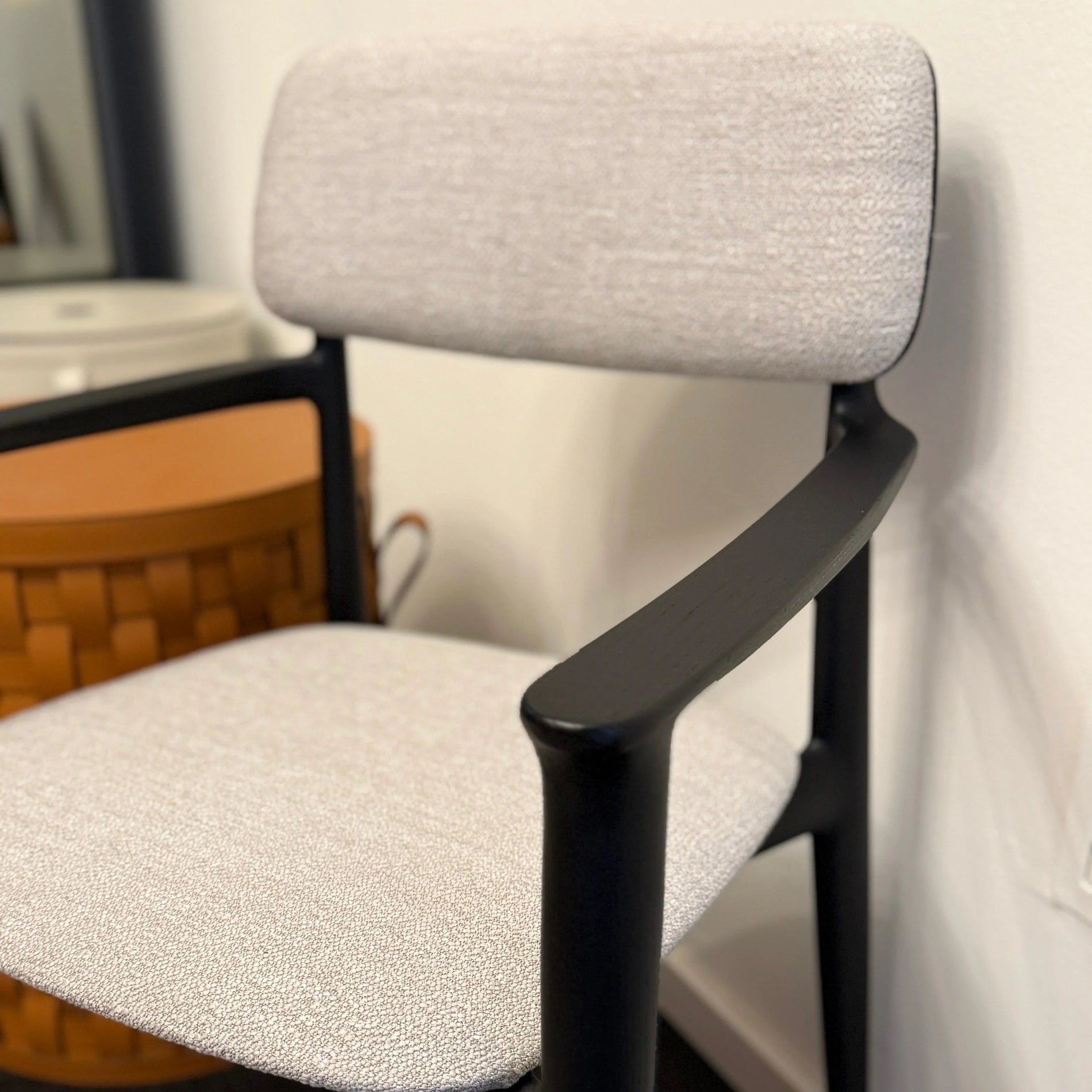 Poliform - Poliform CURVE Stuhl mit Armlehne - sarto Tailored Interiors Group