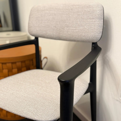 Poliform - Poliform CURVE Stuhl mit Armlehne - sarto Tailored Interiors Group