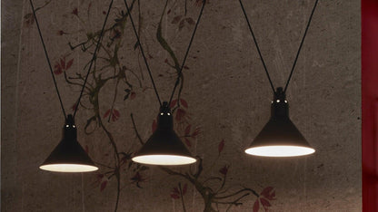 DCW éditions Paris - DCW Lampe Gras N°323 Les Acrobates Conic Schwarz - Hängeleuchten - Sarto Group