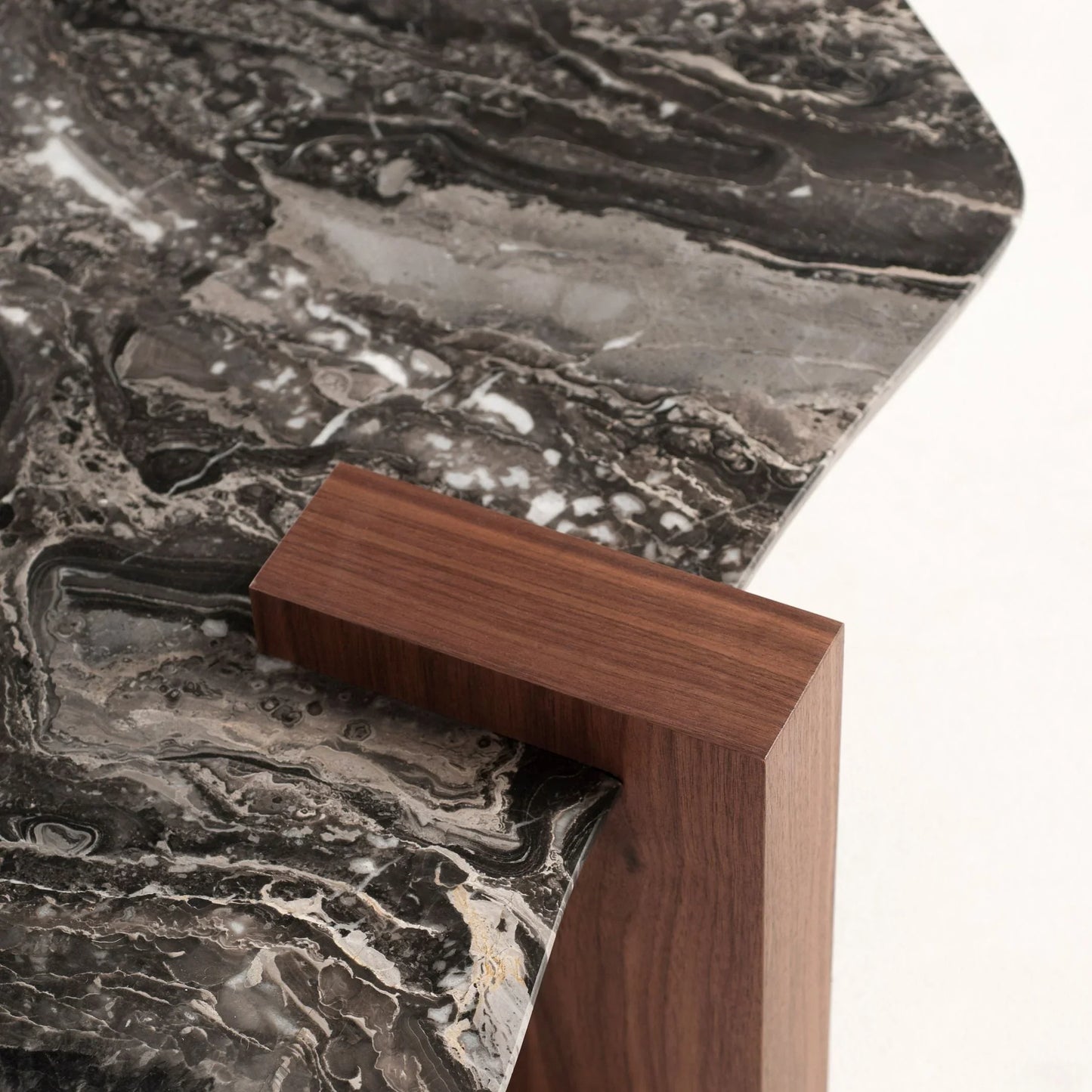 Tacchini - PietraForma Couchtisch - sarto Tailored Interiors Group