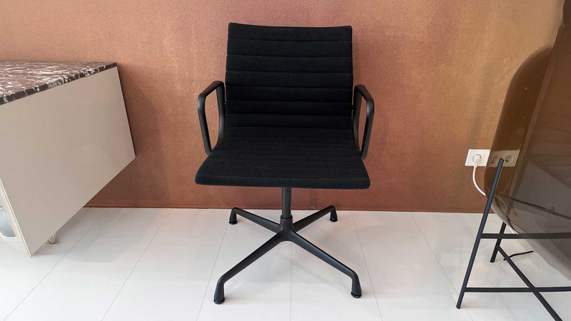 Vitra EA Aluminium EA104 Chair