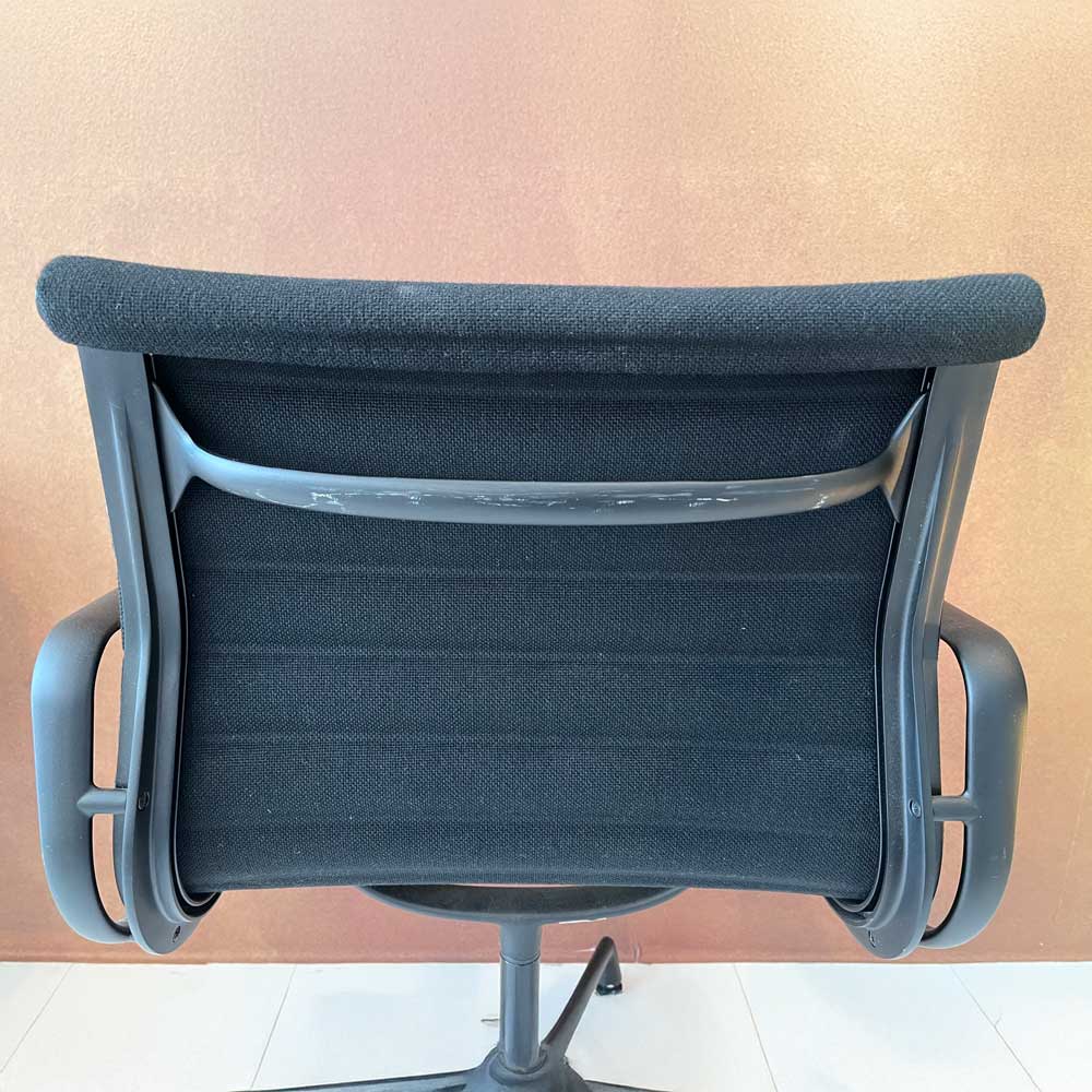Vitra EA Aluminium EA104 Chair