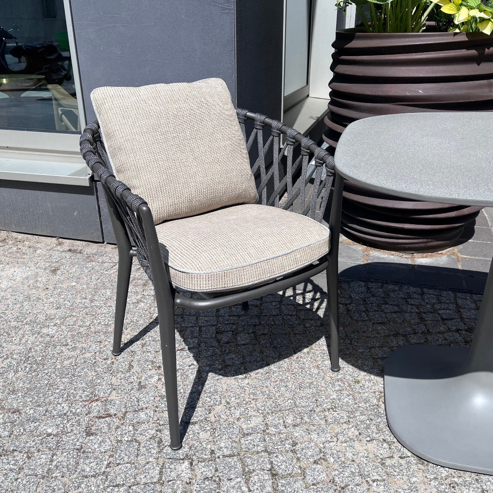 B&B Italia Erica Outdoor Armlehnstuhl