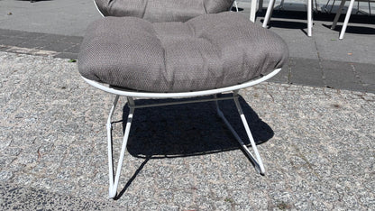Freifrau Leyasol Hocker