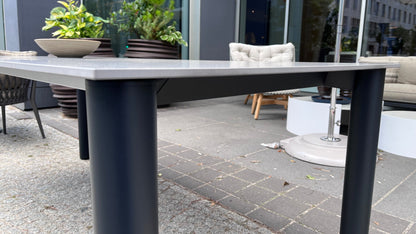 Kristalia Outdoor Bodoni Esstisch