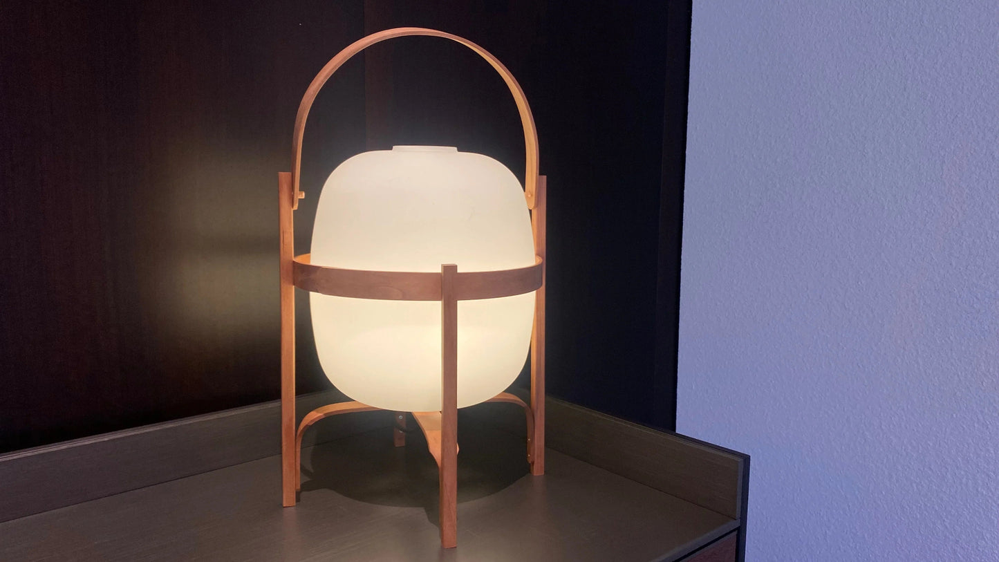 Santa & Cole -  Cesta Tisch-und Bodenleuchte - sarto Tailored Interiors Group