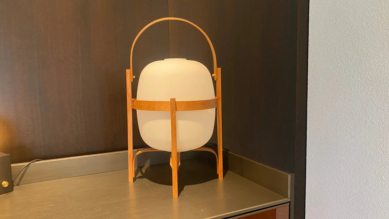 Santa & Cole -  Cesta Tisch-und Bodenleuchte - sarto Tailored Interiors Group