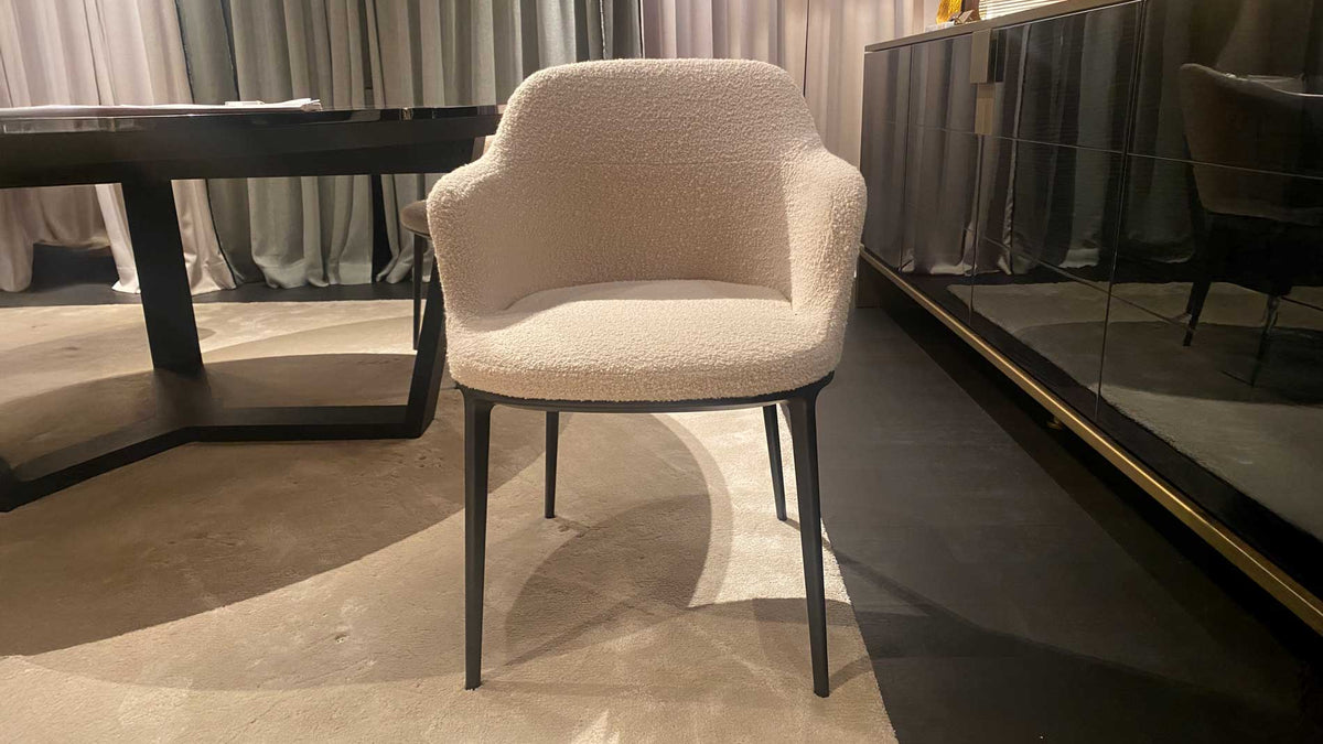 B&B Italia Caratos Stuhl mit Armlehnen