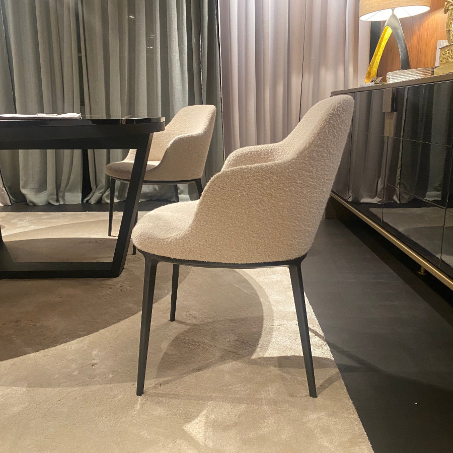 B&B Italia Caratos Stuhl mit Armlehnen