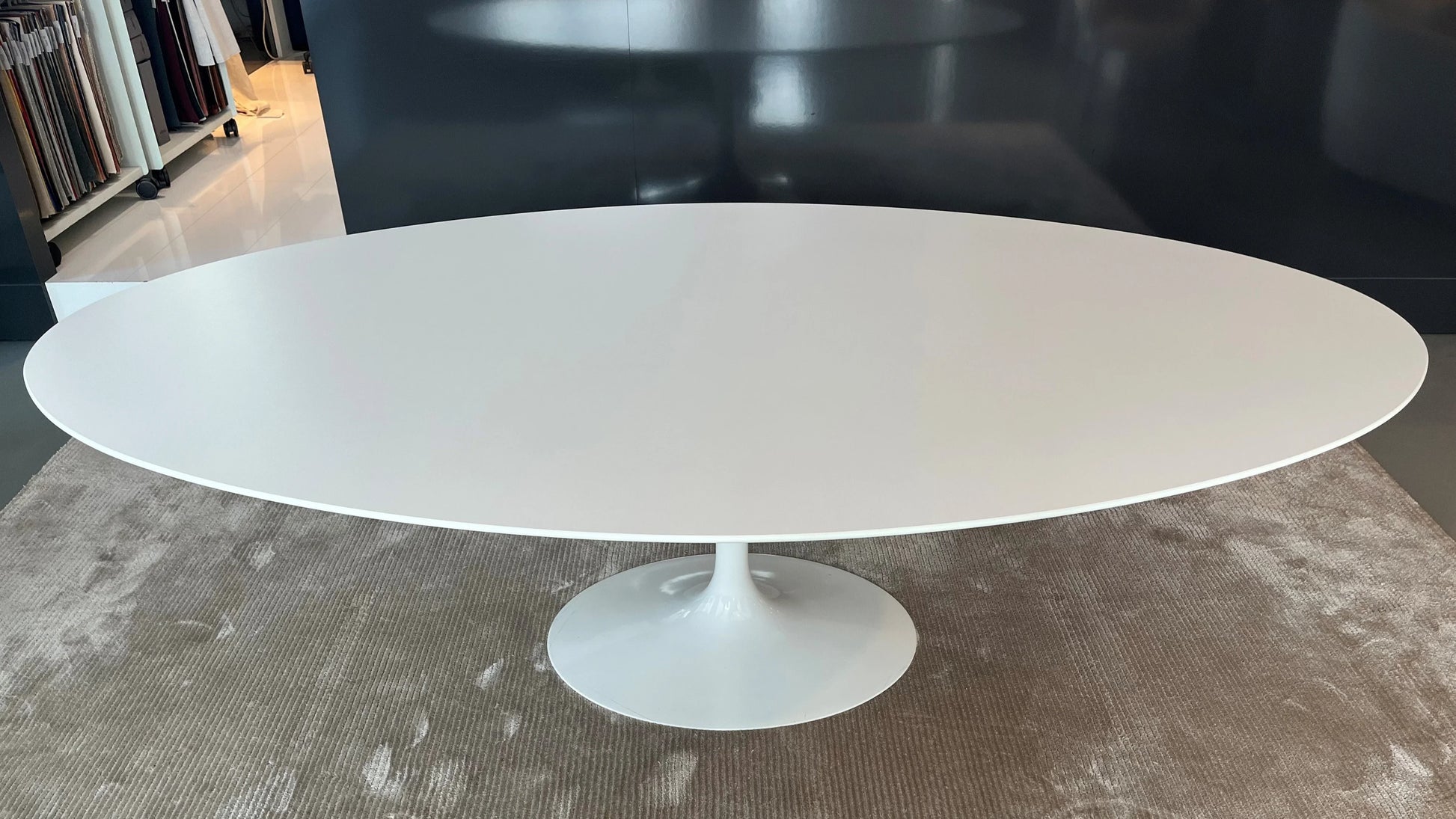 Knoll International - Knoll International Saarinen Esstisch Oval - Esstische - Sarto Group