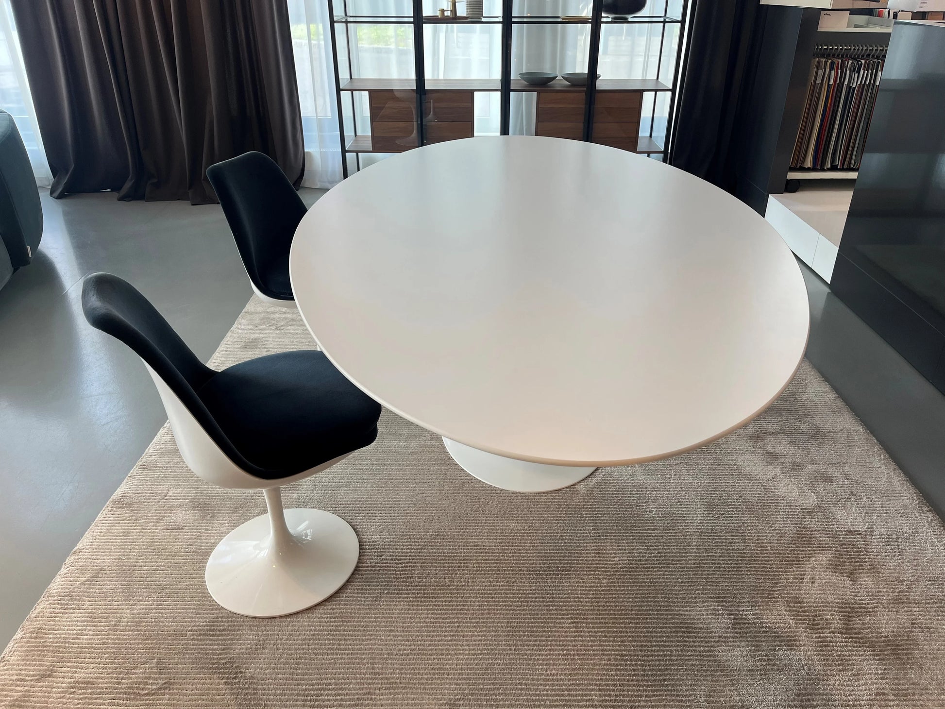 Knoll International - Knoll International Saarinen Esstisch Oval - Esstische - Sarto Group