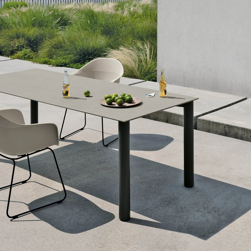 Kristalia - Bodoni Outdoor Tisch - sarto Tailored Interiors Group